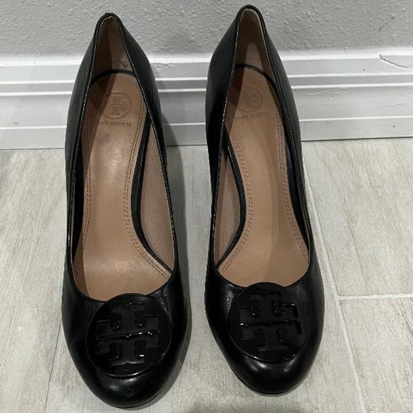 Tory Burch Shoes - TORY BURCH Block Heel Medallion Pump 10M